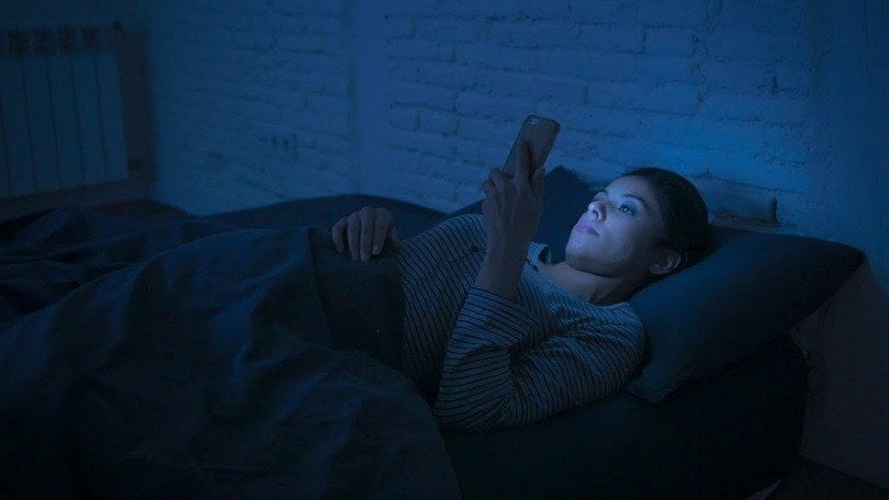 تاثیرات استفاده از موبایل در خواب سنگین